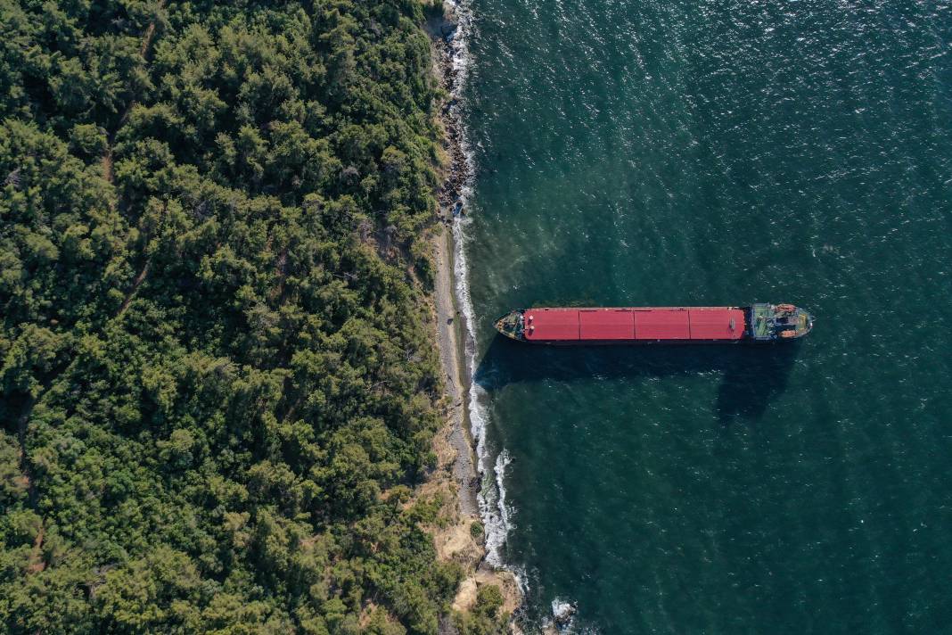 Mudanya'da karaya oturan kargo gemisi kurtarıldı 3